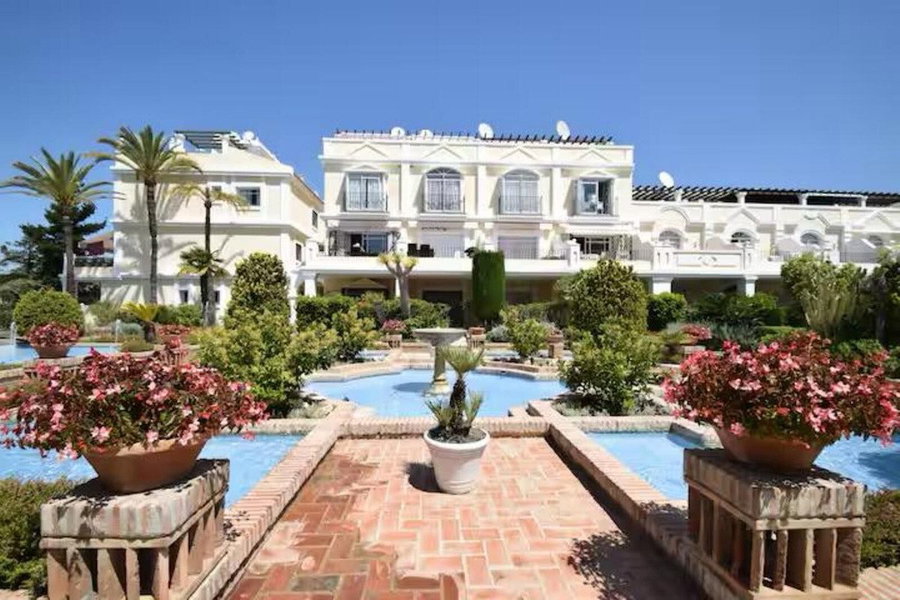 Ground Floor Apartment in Marbella, Costa del Sol – 2 beds – 445000 € - photo 1 of 18