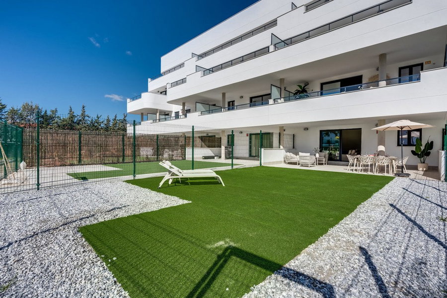 Ground Floor Apartment in Estepona, Costa del Sol – 2 beds – 475000 € - photo 1 of 25