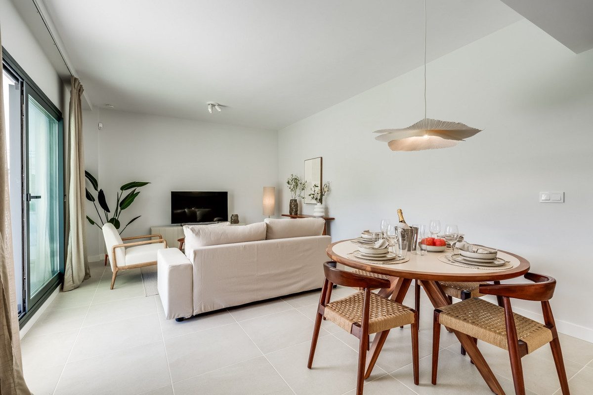 Ground Floor Apartment in Estepona, Costa del Sol – 2 beds – 475000 € - photo 3 of 25