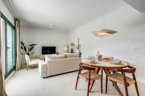 Ground Floor Apartment in Estepona, Costa del Sol – 2 beds – 475000 € - photo 3 of 25