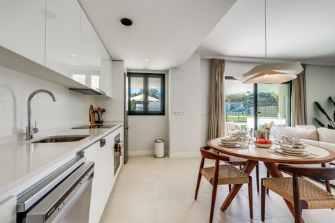 Ground Floor Apartment in Estepona, Costa del Sol – 2 beds – 475000 € - photo 13 of 25