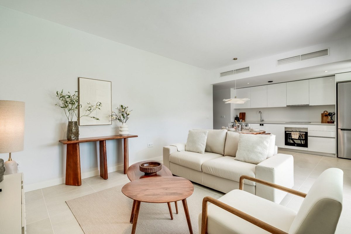 Ground Floor Apartment in Estepona, Costa del Sol – 2 beds – 475000 € - photo 17 of 25