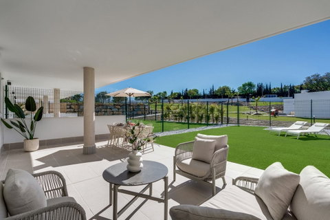 Ground Floor Apartment in Estepona, Costa del Sol – 2 beds – 475000 € - photo 18 of 25