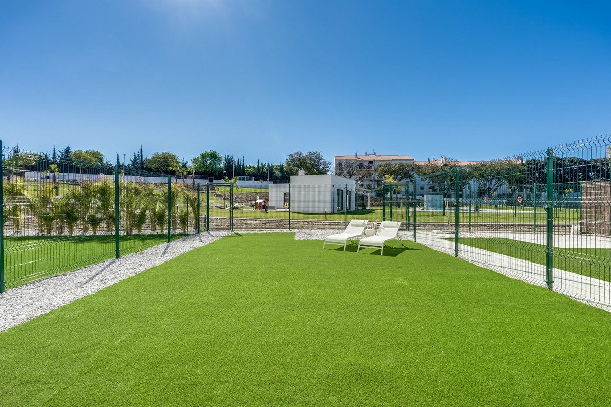 Ground Floor Apartment in Estepona, Costa del Sol – 2 beds – 475000 € - photo 21 of 25
