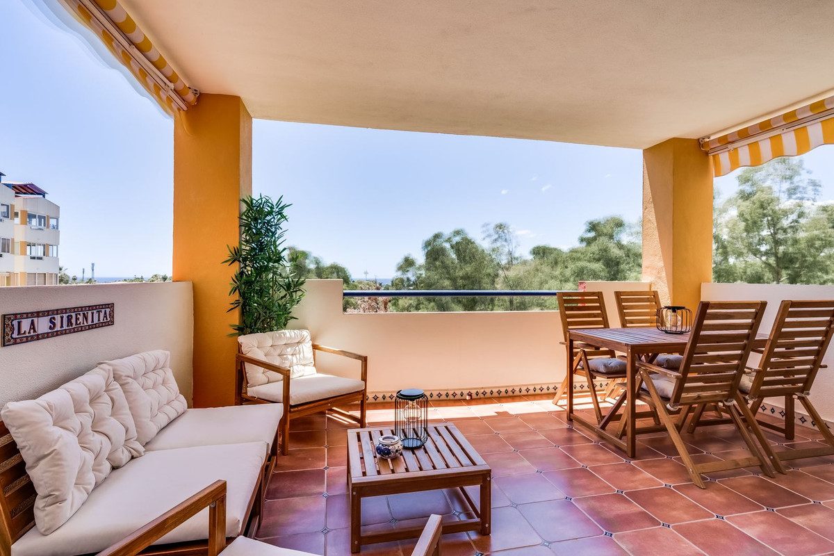 Middle Floor Apartment in Estepona, Costa del Sol – 2 beds – 369000 € - photo 2 of 20