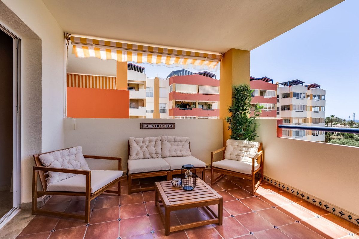 Middle Floor Apartment in Estepona, Costa del Sol – 2 beds – 369000 € - photo 3 of 20