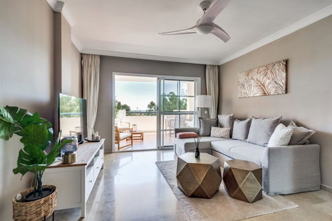 Middle Floor Apartment in Estepona, Costa del Sol – 2 beds – 369000 € - photo 5 of 20