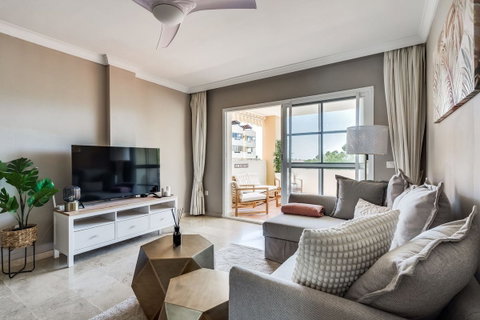 Middle Floor Apartment in Estepona, Costa del Sol – 2 beds – 369000 € - photo 6 of 20