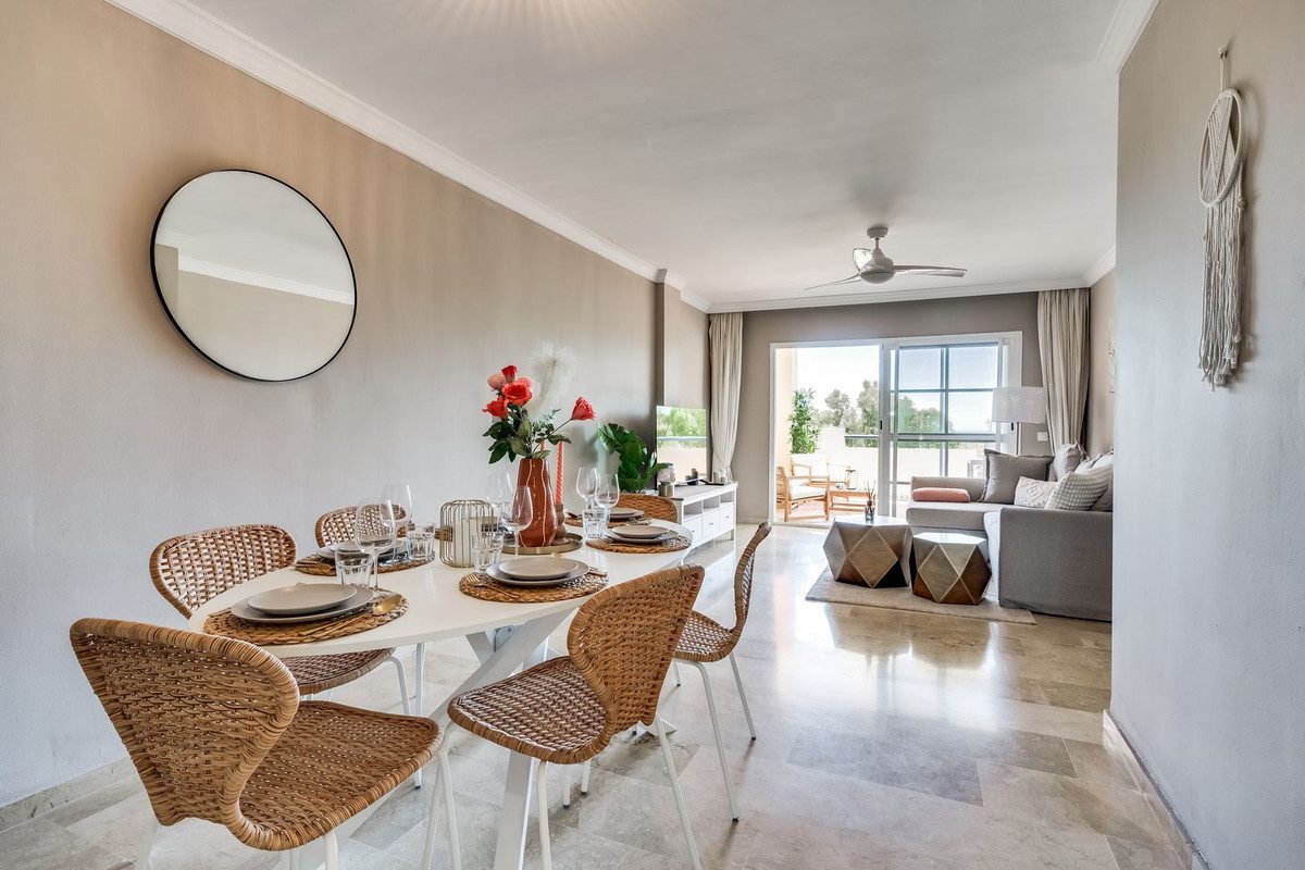 Middle Floor Apartment in Estepona, Costa del Sol – 2 beds – 369000 € - photo 8 of 20