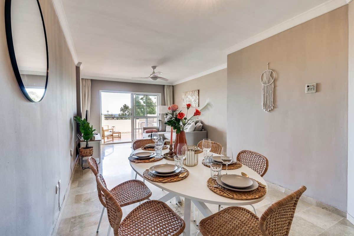 Middle Floor Apartment in Estepona, Costa del Sol – 2 beds – 369000 € - photo 9 of 20