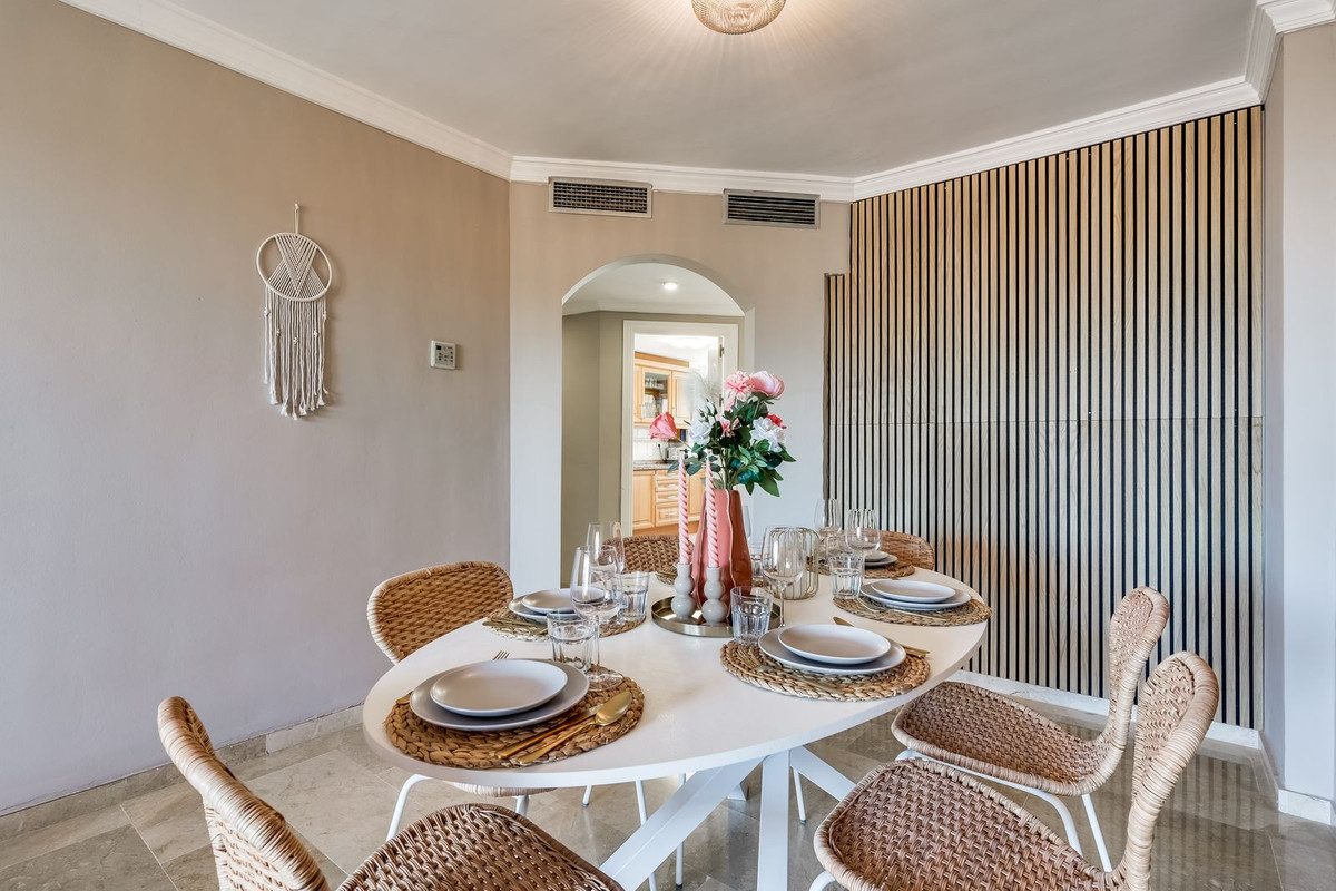 Middle Floor Apartment in Estepona, Costa del Sol – 2 beds – 369000 € - photo 10 of 20