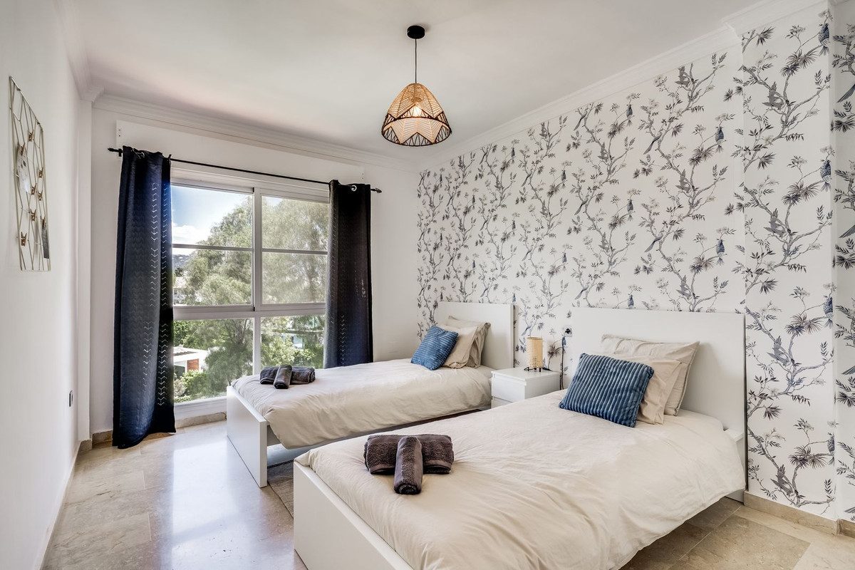 Middle Floor Apartment in Estepona, Costa del Sol – 2 beds – 369000 € - photo 18 of 20