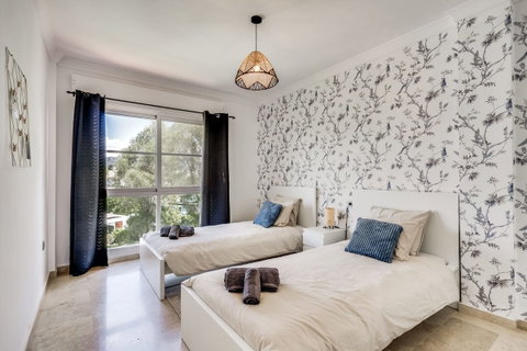 Middle Floor Apartment in Estepona, Costa del Sol – 2 beds – 369000 € - photo 18 of 20