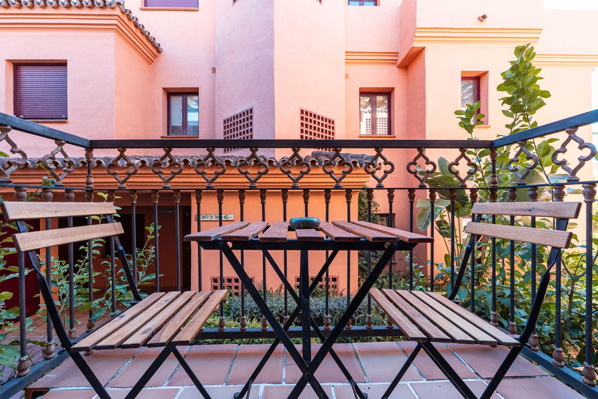 Middle Floor Apartment in Benahavís, Costa del Sol – 1 beds – 250000 € - photo 2 of 32