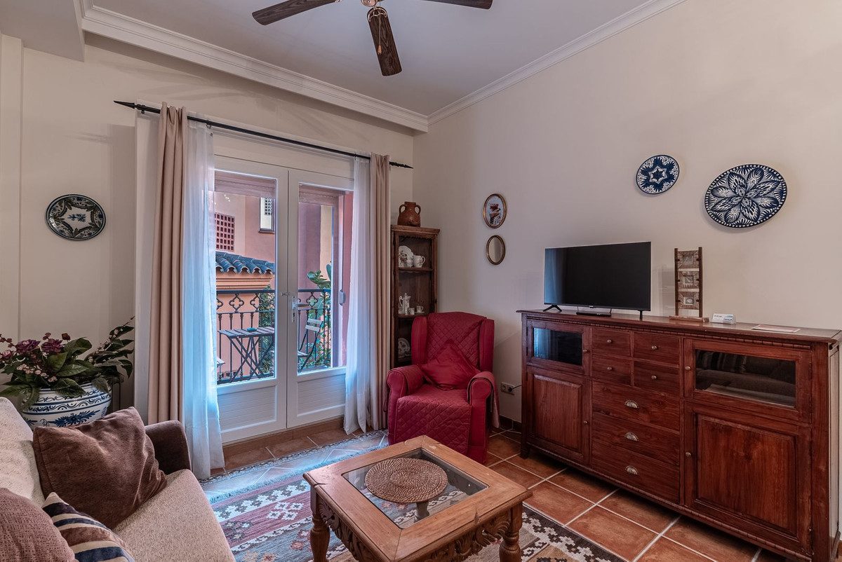 Middle Floor Apartment in Benahavís, Costa del Sol – 1 beds – 250000 € - photo 7 of 32