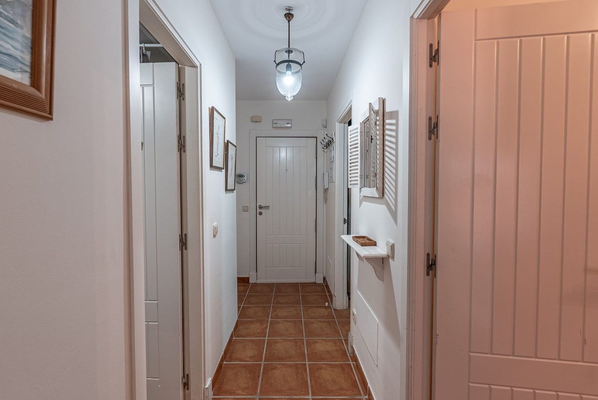 Middle Floor Apartment in Benahavís, Costa del Sol – 1 beds – 250000 € - photo 14 of 32