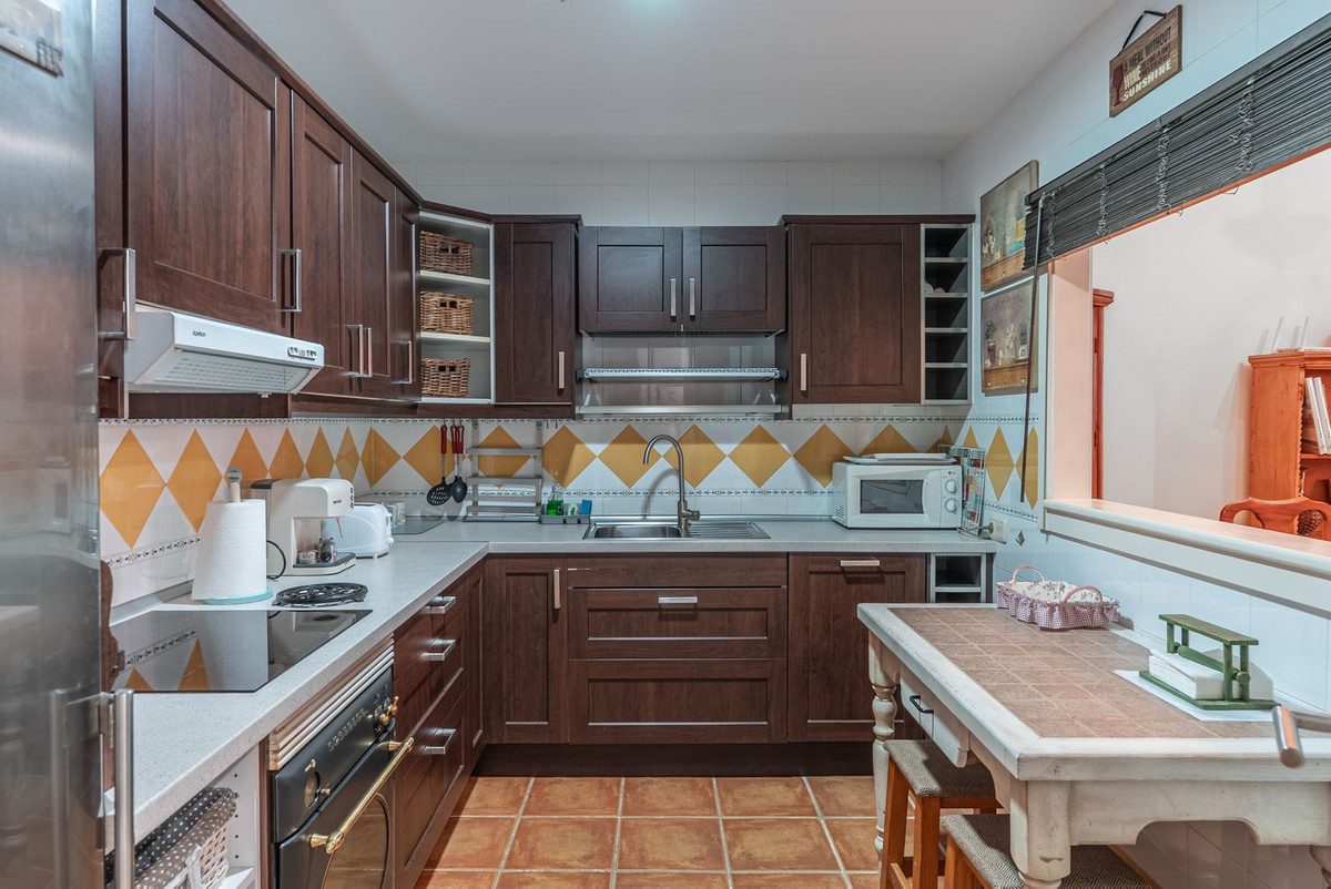 Middle Floor Apartment in Benahavís, Costa del Sol – 1 beds – 250000 € - photo 16 of 32