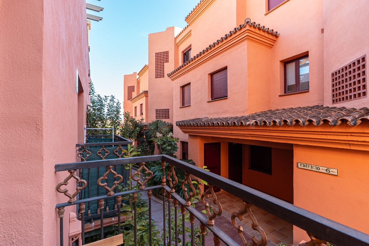 Middle Floor Apartment in Benahavís, Costa del Sol – 1 beds – 250000 € - photo 26 of 32
