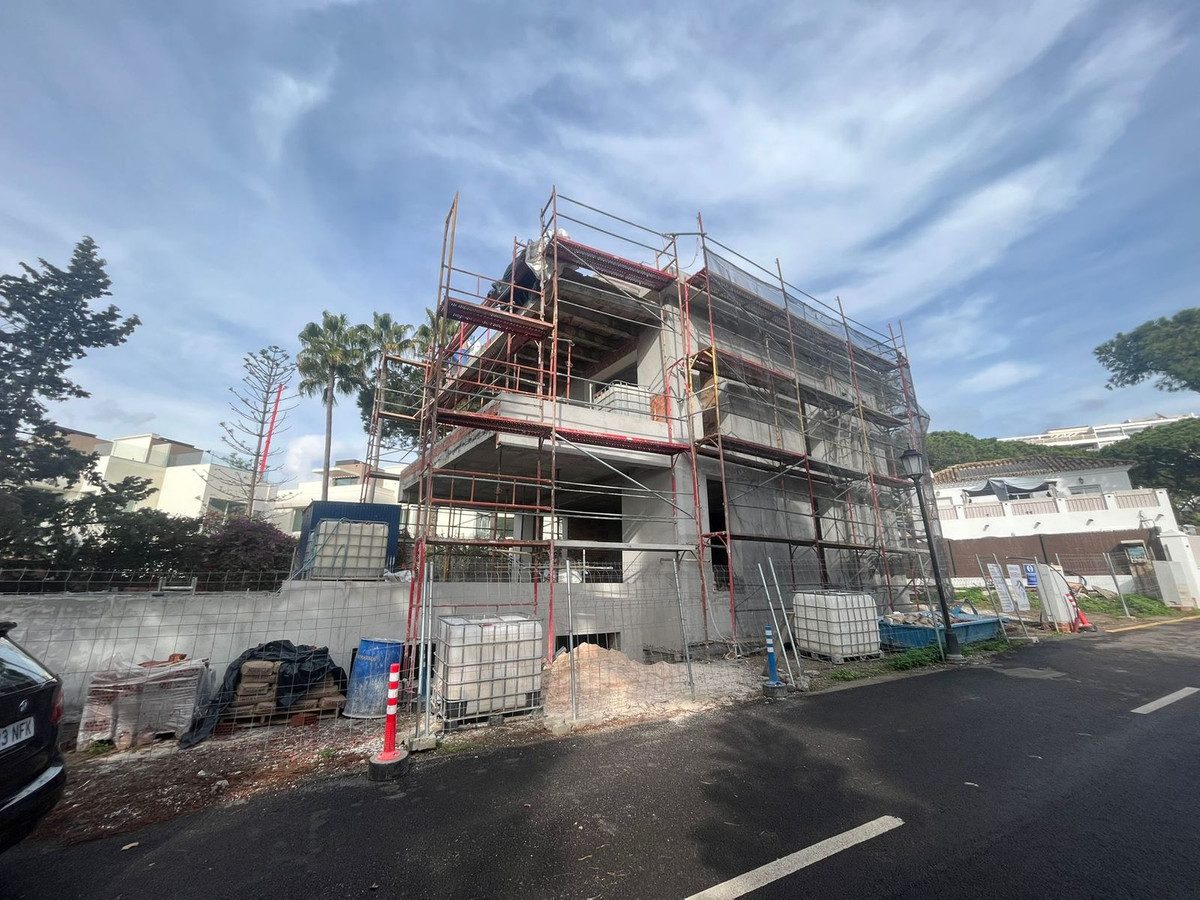 Detached Villa in Marbella, Costa del Sol – 4 beds – 2500000 € - photo 2 of 14