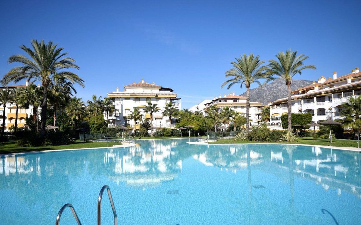 Penthouse in Marbella, Costa del Sol – 2 beds – 525000 € - photo 1 of 19