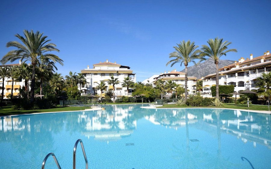 Penthouse in Marbella, Costa del Sol – 2 beds – 525000 € - photo 1 of 19