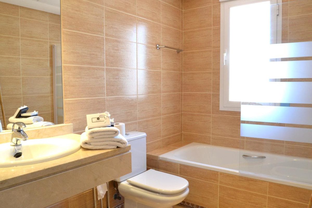 Penthouse in Marbella, Costa del Sol – 2 beds – 525000 € - photo 15 of 19
