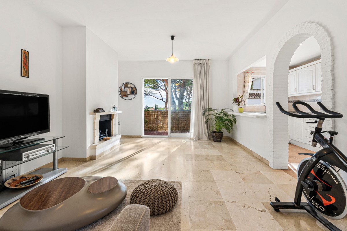 Middle Floor Apartment in Marbella, Costa del Sol – 2 beds – 399000 € - photo 2 of 25