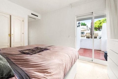 Middle Floor Apartment in Marbella, Costa del Sol – 2 beds – 399000 € - photo 5 of 25