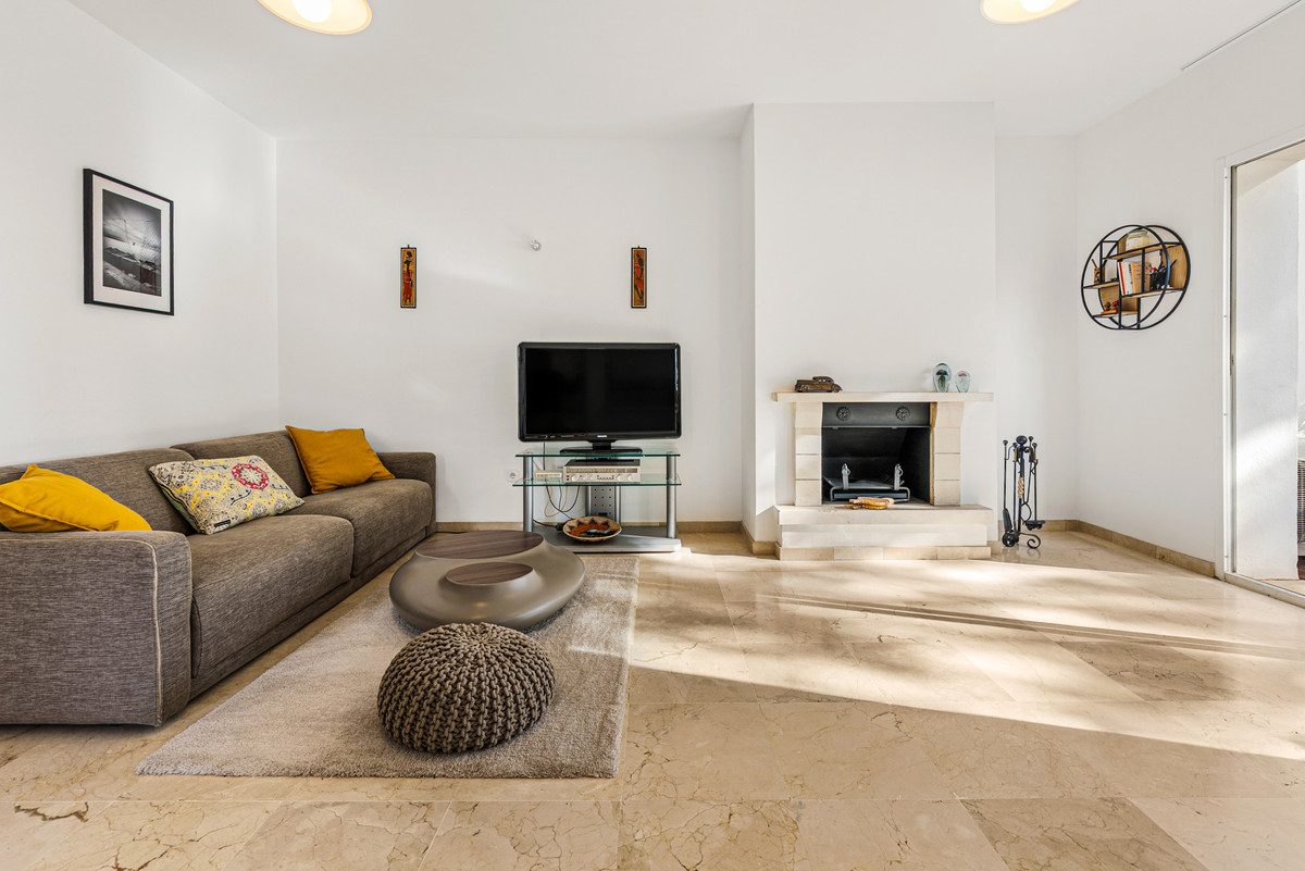 Middle Floor Apartment in Marbella, Costa del Sol – 2 beds – 399000 € - photo 7 of 25