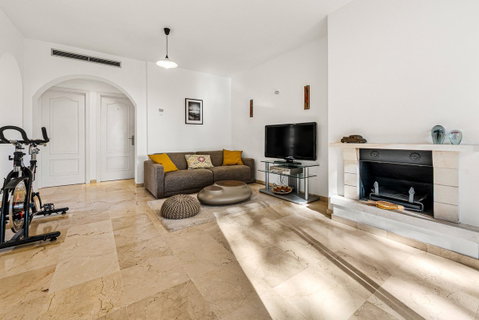 Middle Floor Apartment in Marbella, Costa del Sol – 2 beds – 399000 € - photo 9 of 25