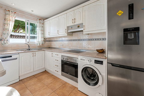 Middle Floor Apartment in Marbella, Costa del Sol – 2 beds – 399000 € - photo 10 of 25
