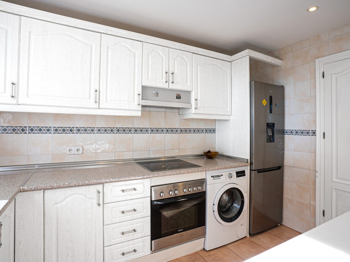 Middle Floor Apartment in Marbella, Costa del Sol – 2 beds – 399000 € - photo 11 of 25