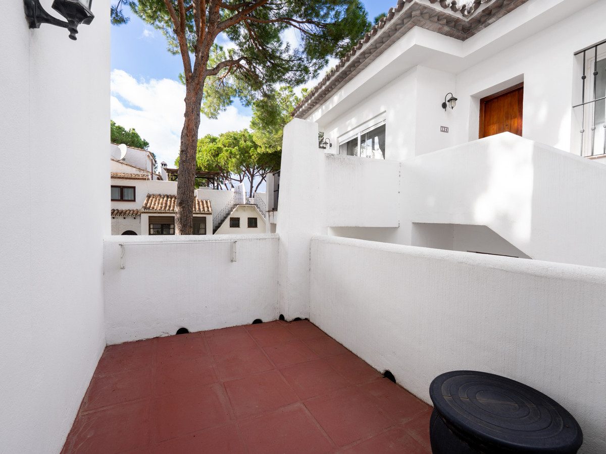 Middle Floor Apartment in Marbella, Costa del Sol – 2 beds – 399000 € - photo 18 of 25