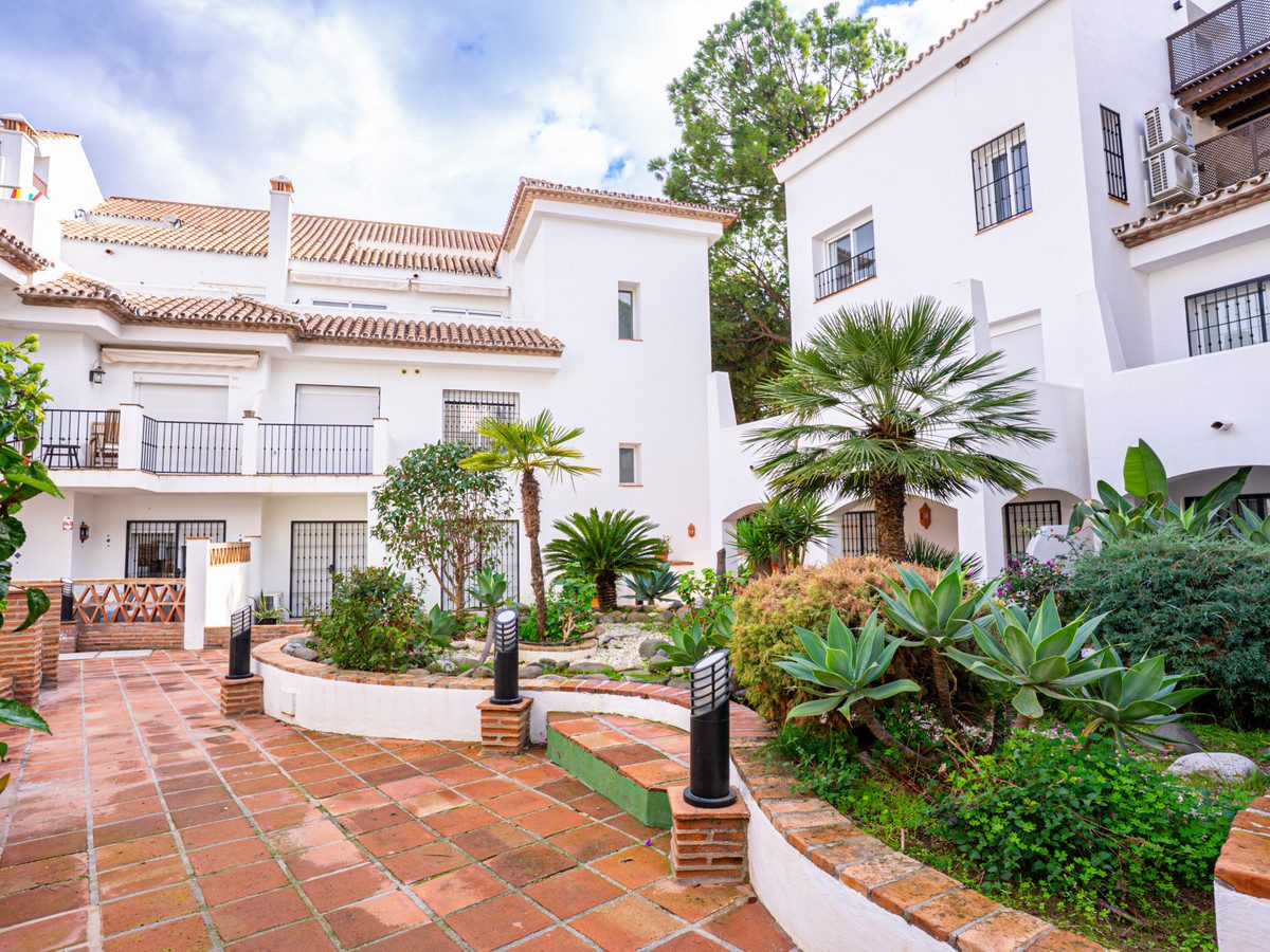 Middle Floor Apartment in Marbella, Costa del Sol – 2 beds – 399000 € - photo 20 of 25
