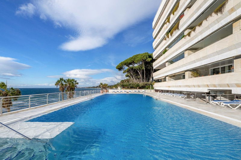 Middle Floor Apartment in Marbella, Costa del Sol – 2 beds – 1210000 €