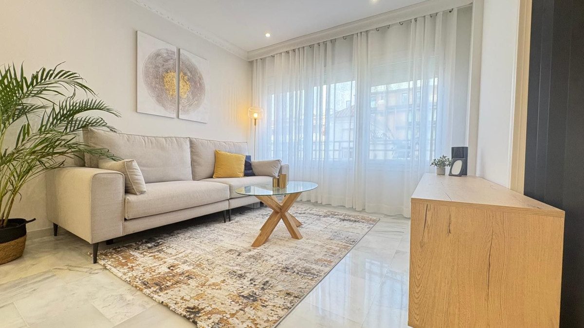 Middle Floor Apartment in Marbella, Costa del Sol – 2 beds – 465000 € - photo 1 of 15