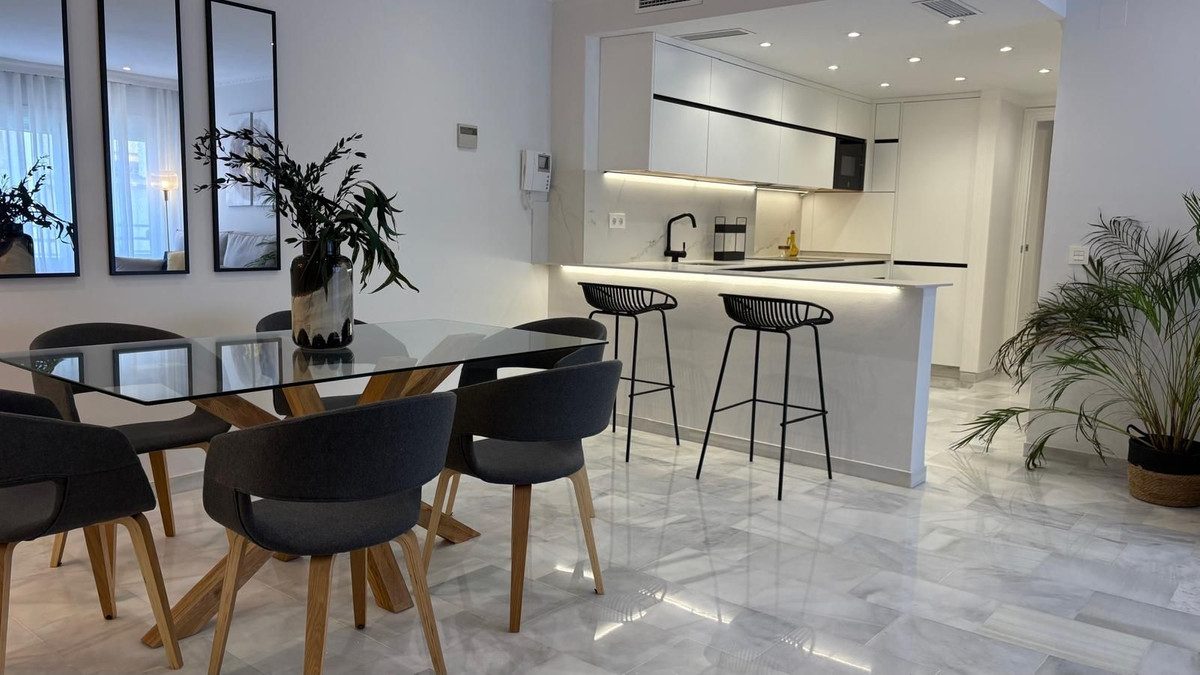 Middle Floor Apartment in Marbella, Costa del Sol – 2 beds – 465000 € - photo 3 of 15