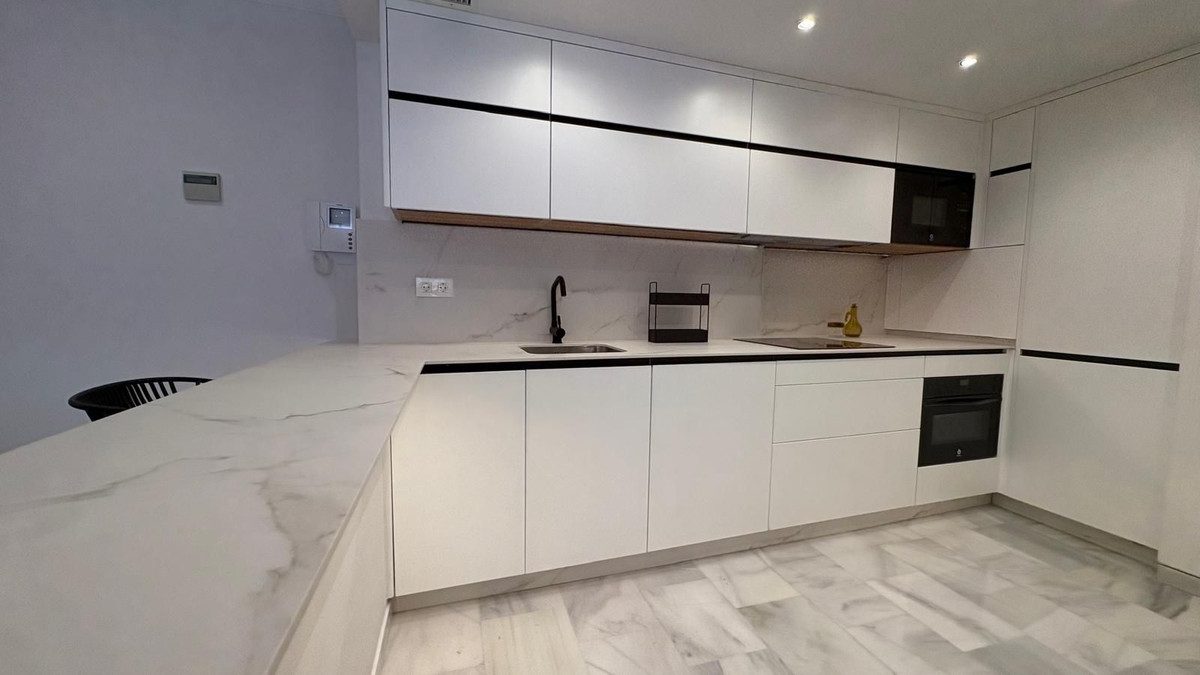 Middle Floor Apartment in Marbella, Costa del Sol – 2 beds – 465000 € - photo 5 of 15