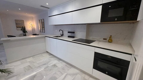 Middle Floor Apartment in Marbella, Costa del Sol – 2 beds – 465000 € - photo 7 of 15