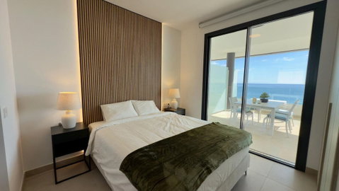 Middle Floor Apartment in Fuengirola, Costa del Sol – 2 beds – 650000 € - photo 3 of 15