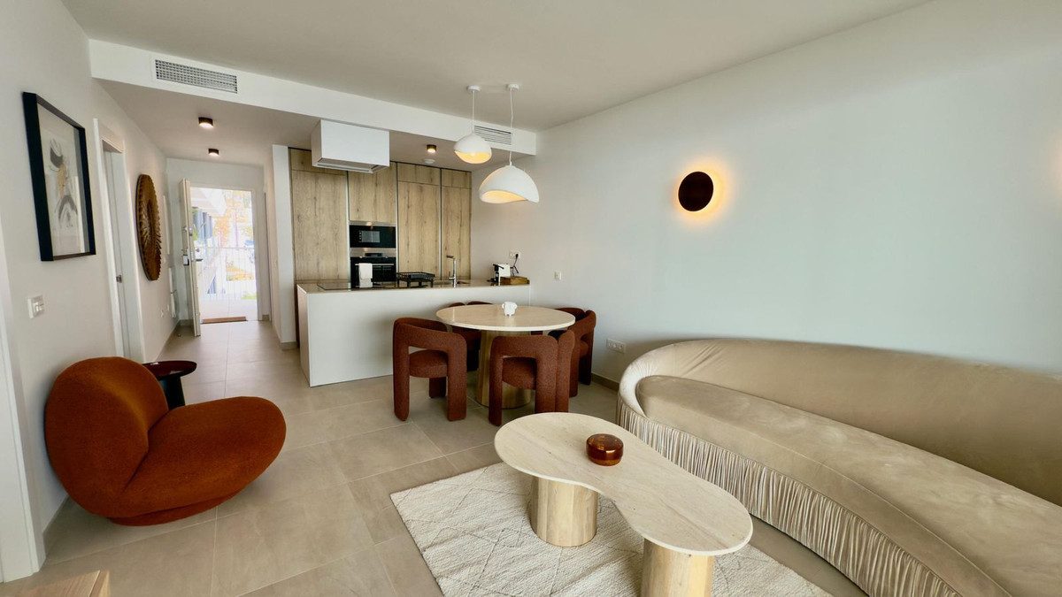 Middle Floor Apartment in Fuengirola, Costa del Sol – 2 beds – 650000 € - photo 5 of 15