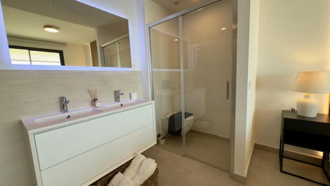 Middle Floor Apartment in Fuengirola, Costa del Sol – 2 beds – 650000 € - photo 6 of 15