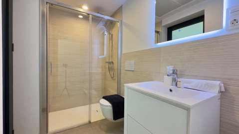 Middle Floor Apartment in Fuengirola, Costa del Sol – 2 beds – 650000 € - photo 7 of 15