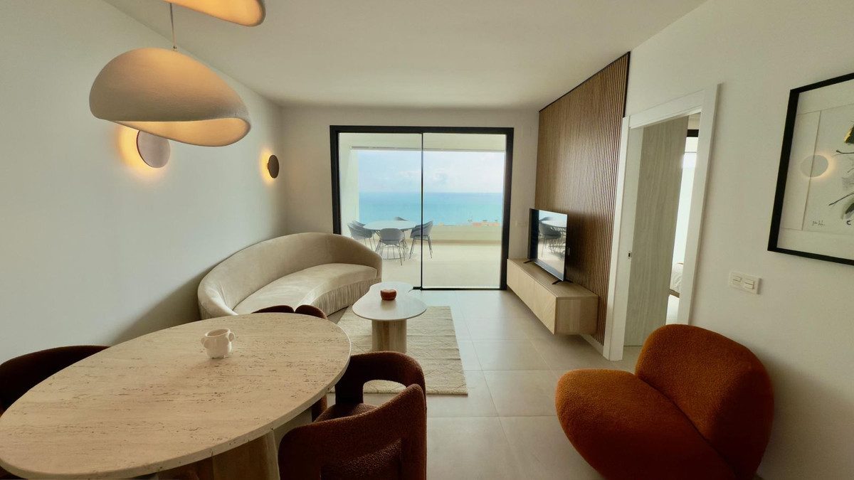 Middle Floor Apartment in Fuengirola, Costa del Sol – 2 beds – 650000 € - photo 9 of 15