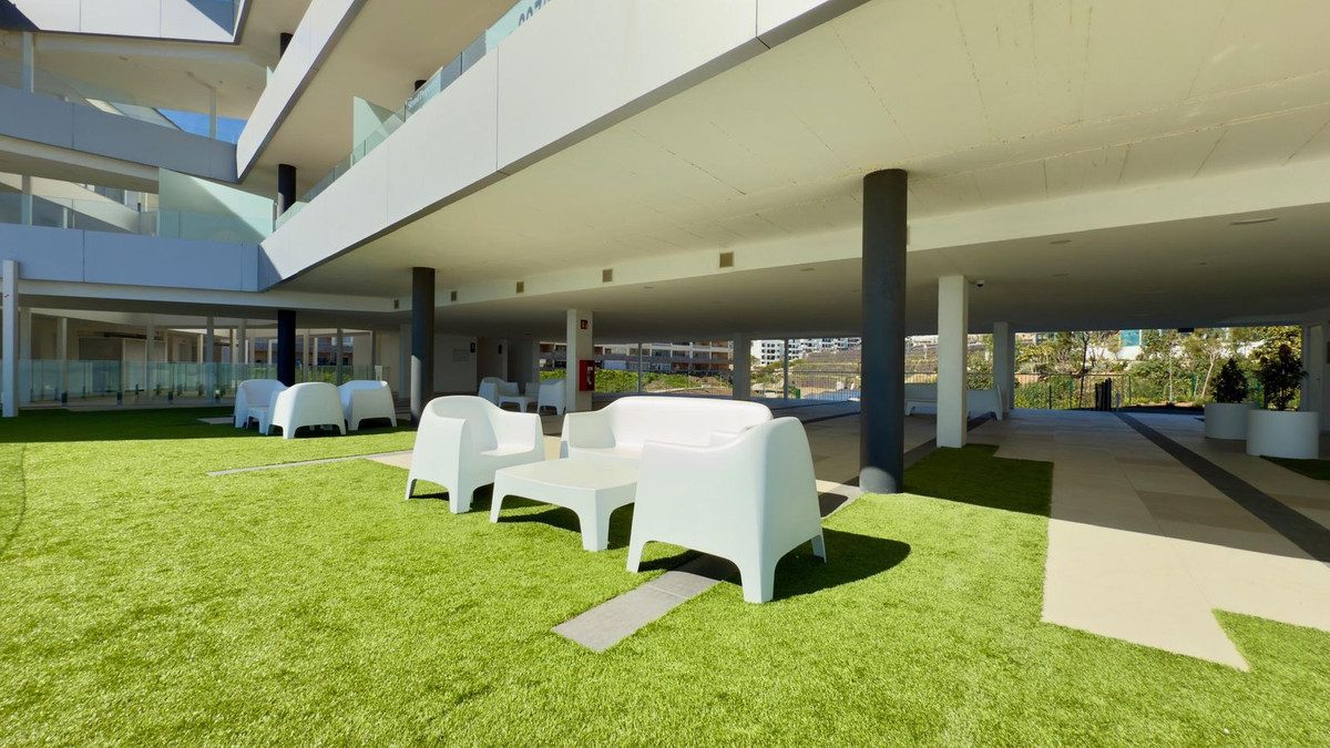 Middle Floor Apartment in Fuengirola, Costa del Sol – 2 beds – 650000 € - photo 13 of 15