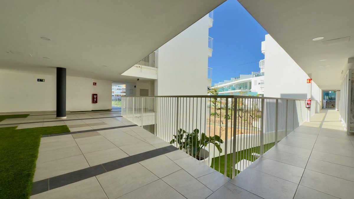 Middle Floor Apartment in Fuengirola, Costa del Sol – 2 beds – 650000 € - photo 15 of 15