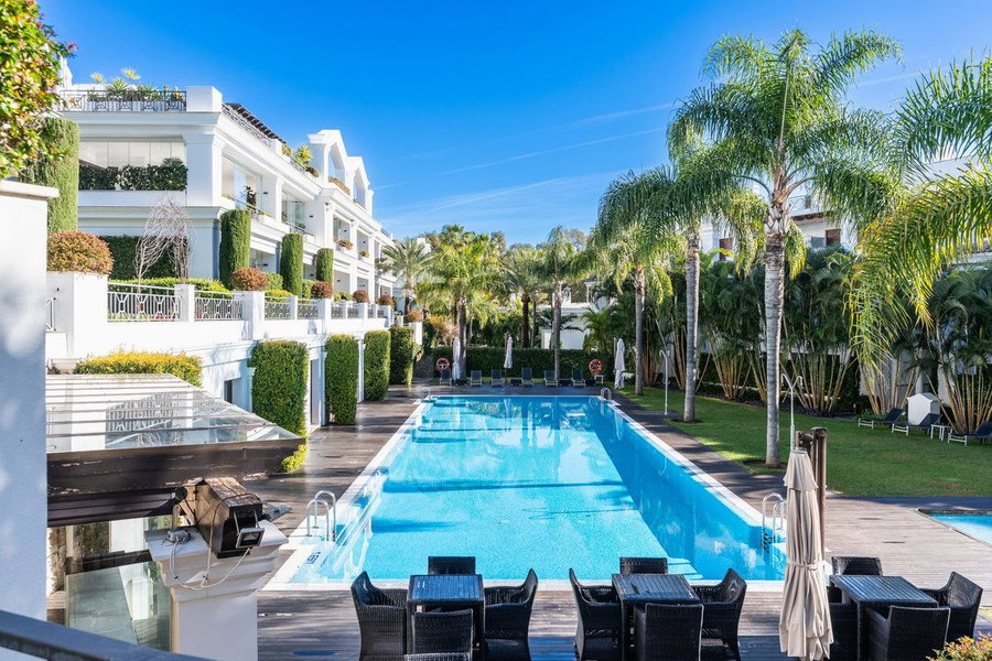 Ground Floor Apartment in Estepona, Costa del Sol – 2 beds – 1400000 € - photo 1 of 27