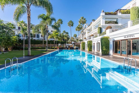 Ground Floor Apartment in Estepona, Costa del Sol – 2 beds – 1400000 € - photo 19 of 27