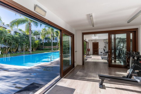 Ground Floor Apartment in Estepona, Costa del Sol – 2 beds – 1400000 € - photo 20 of 27