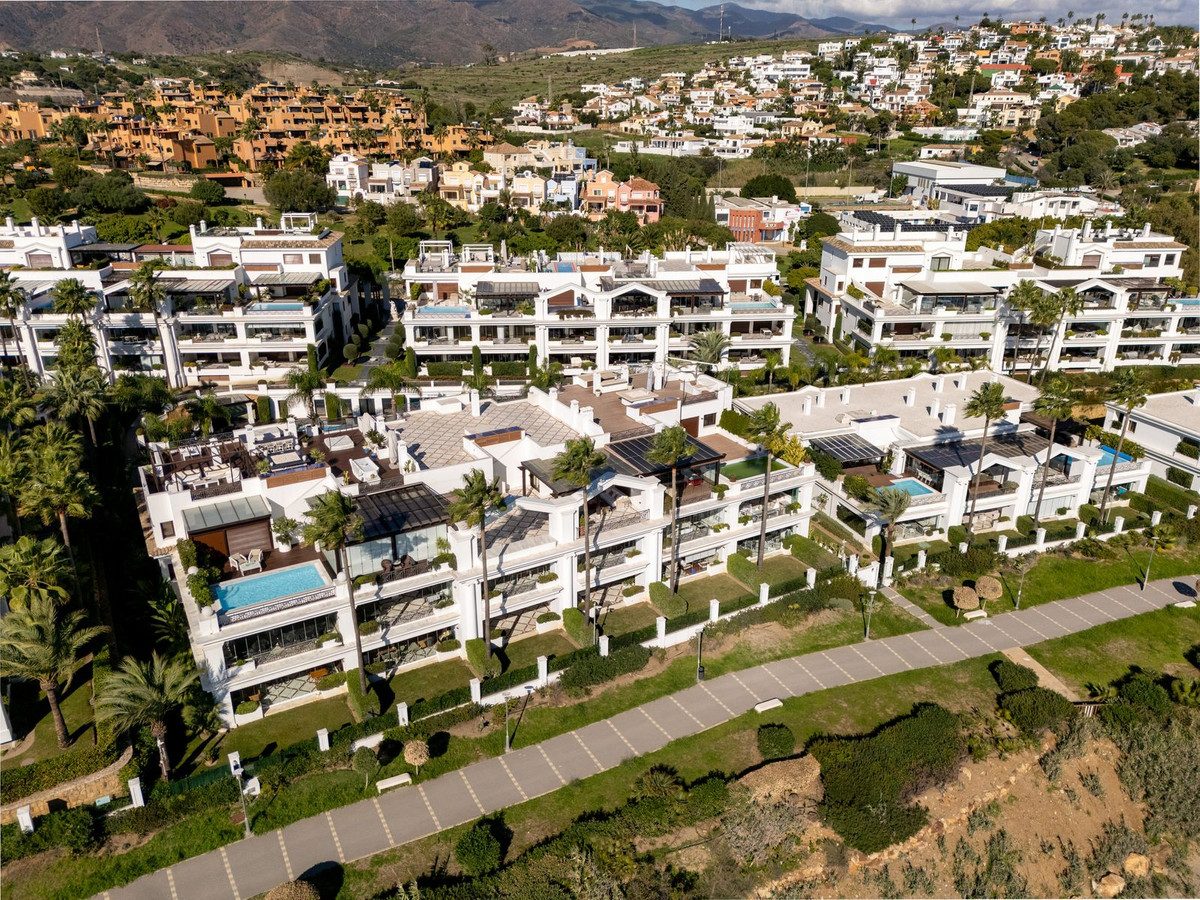 Ground Floor Apartment in Estepona, Costa del Sol – 2 beds – 1400000 € - photo 27 of 27